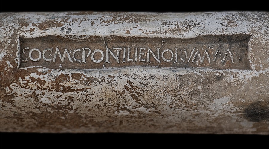 A lead ingot from a shipwreck near Tharros has a Latin inscription: “Company of Marcus and Caius of the Pontilienes sons of Marcus” (Soc[ietas] M[arci et] C[ai] Pontilienorum M[arci] F[iliorum]). 