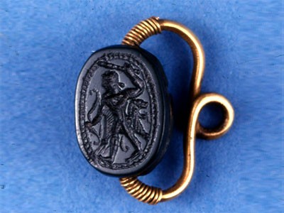 Digital exhibition of Tharros jewelry and artifacts from The British Museum and the Louvre