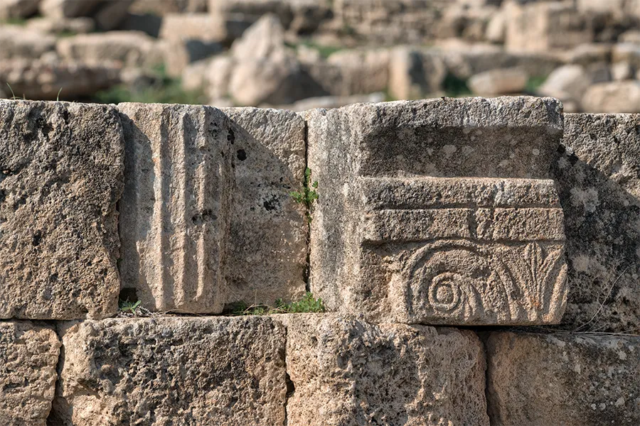 A Doric half-column ruin atTharros with an Aeolic-Cypriot half-capital.