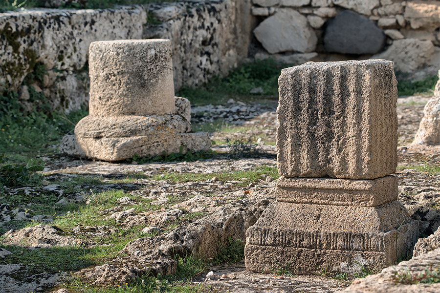 Ruins of columns in the area of the Doric Half-Columns Temple. Ruins of columns in the area of the Doric Half-Columns Temple.